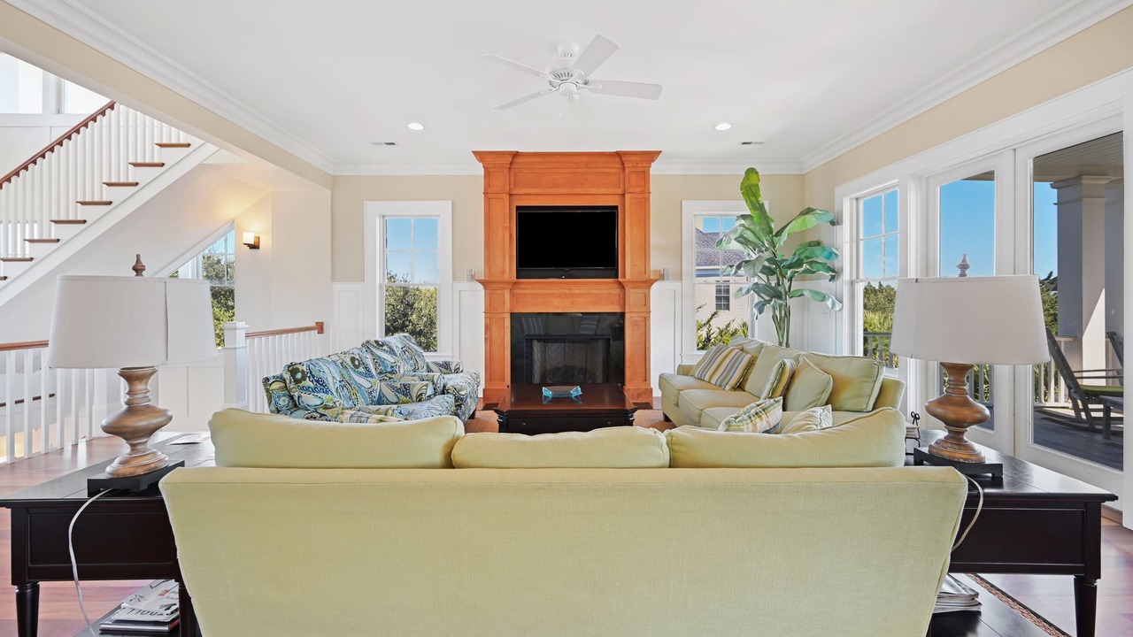 Photo of Livingroom in Debordieu Colony