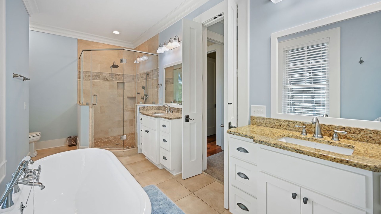 Photo of Bathroom in Debordieu Colony