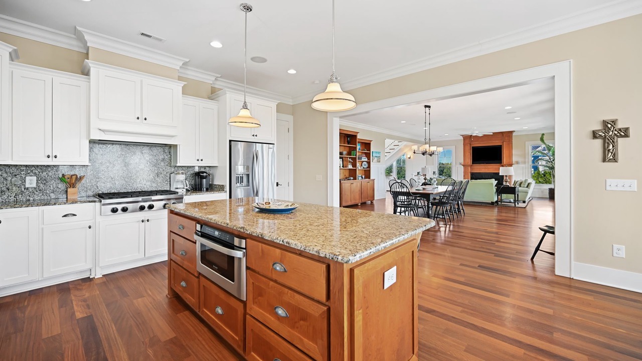 Photo of Kitchen in Debordieu Colony