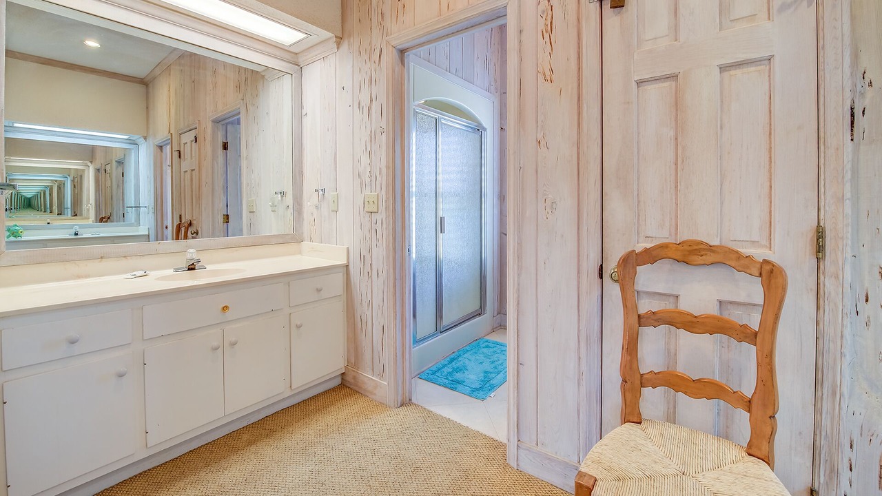 Photo of Bathroom in Debordieu Colony