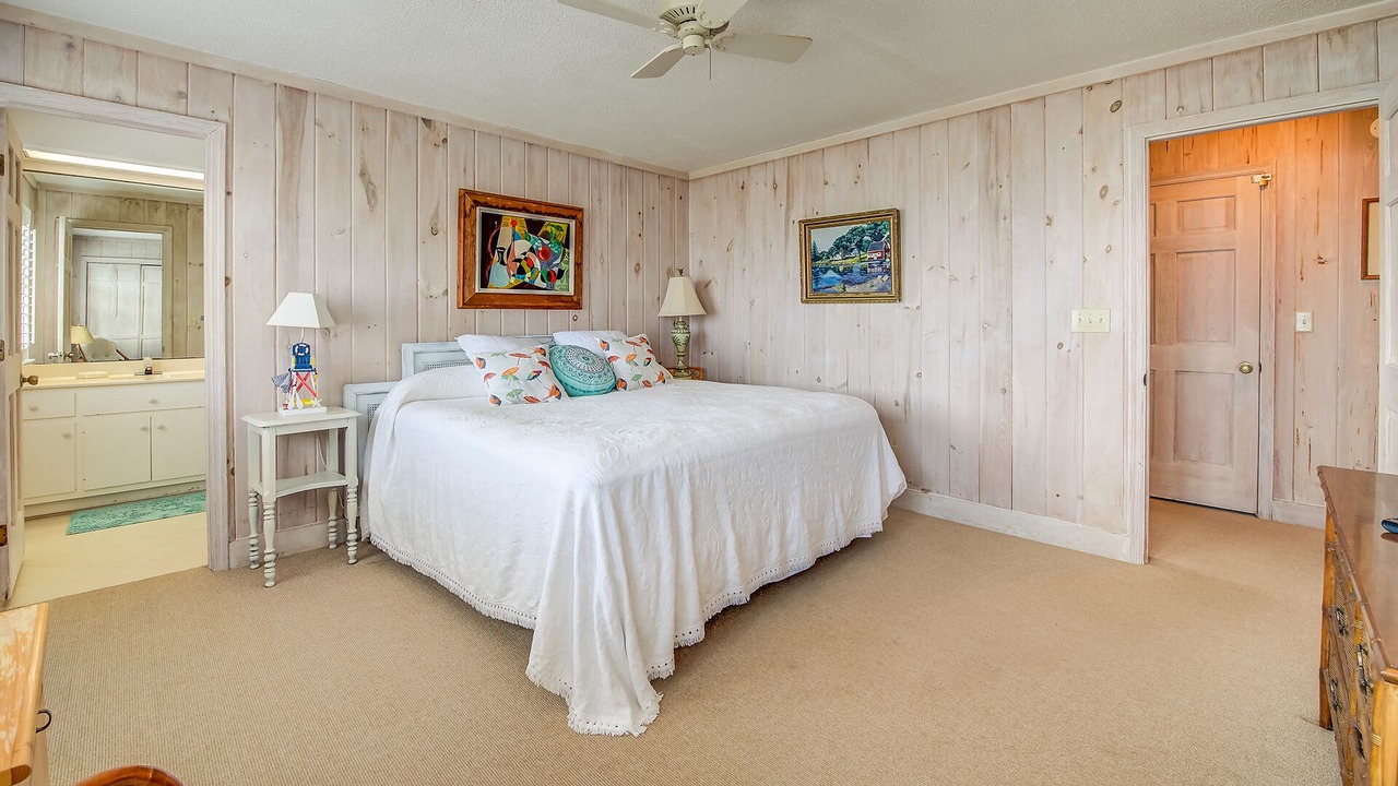 Photo of Bedroom in Debordieu Colony