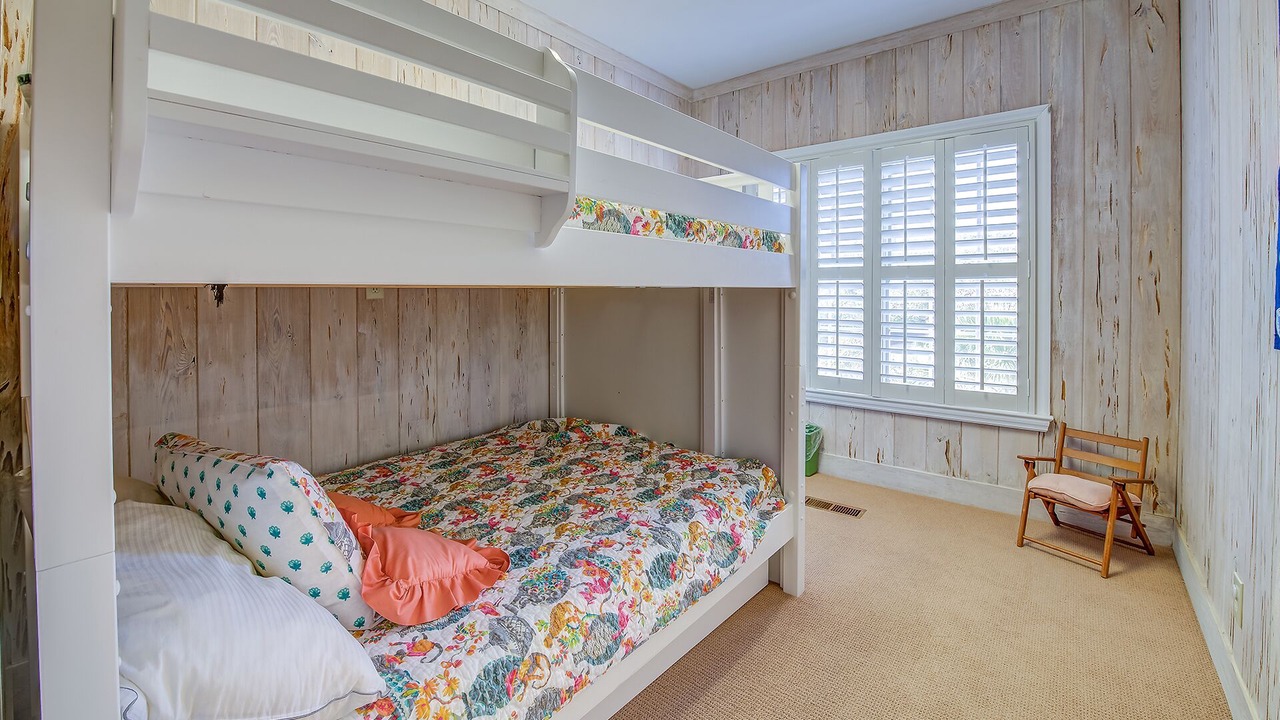Photo of Bedroom in Debordieu Colony