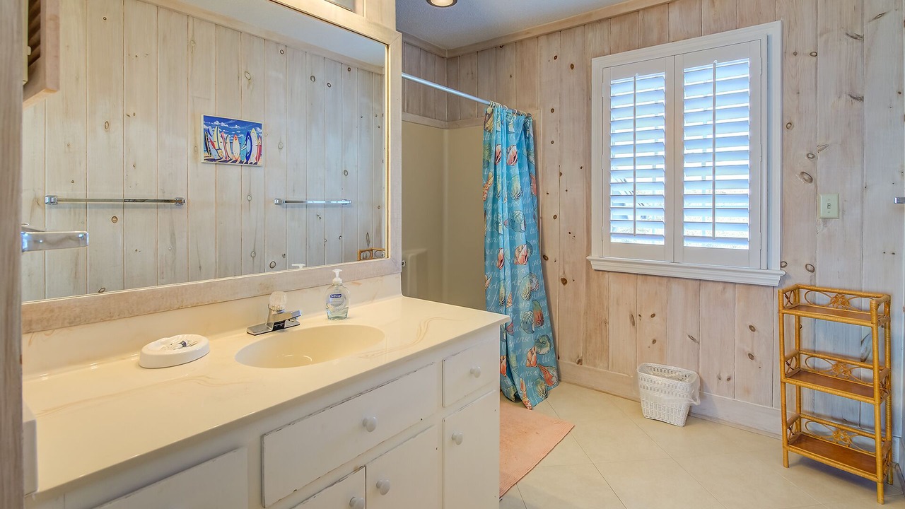 Photo of Bathroom in Debordieu Colony