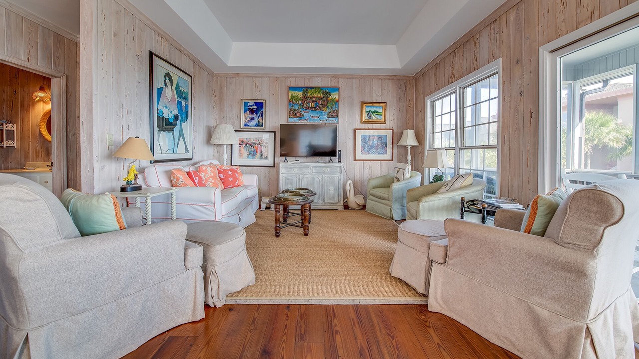 Photo of Livingroom in Debordieu Colony