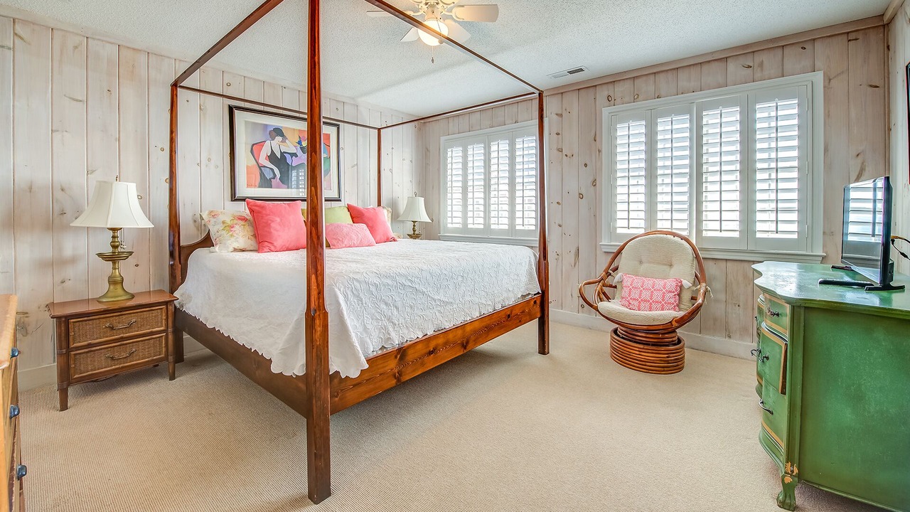Photo of Bedroom in Debordieu Colony