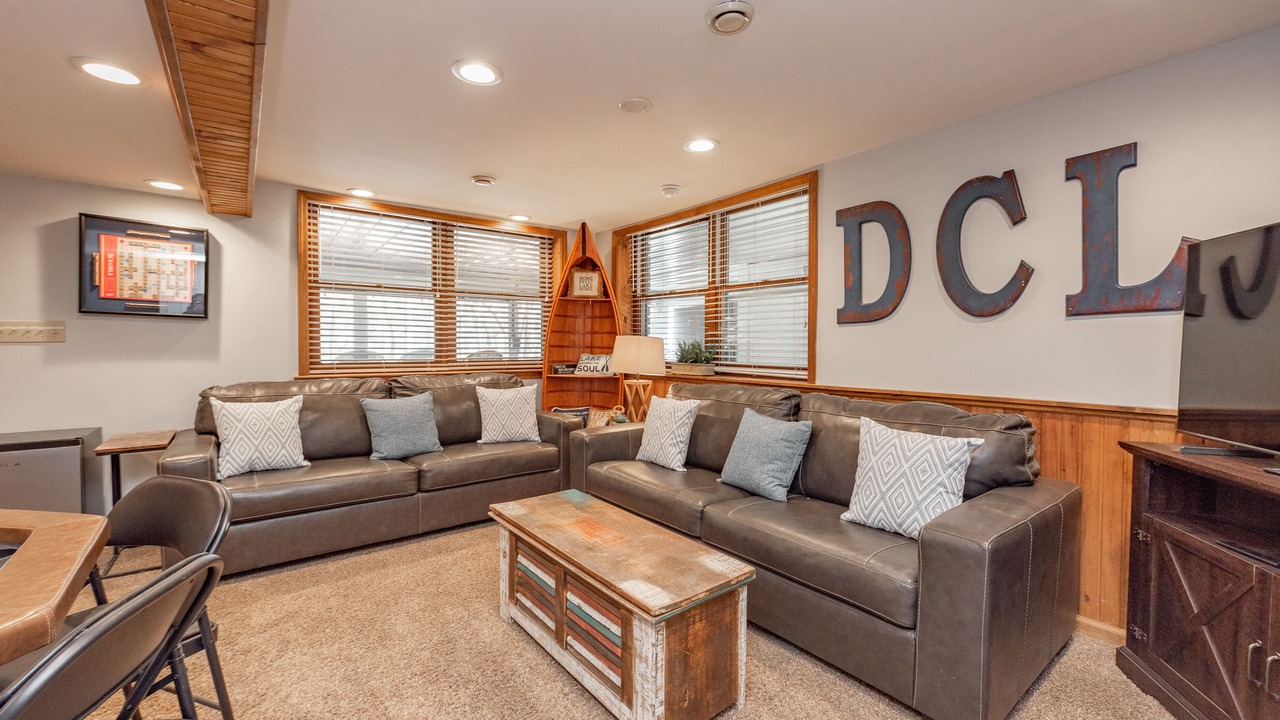 Photo of Livingroom in McHenry