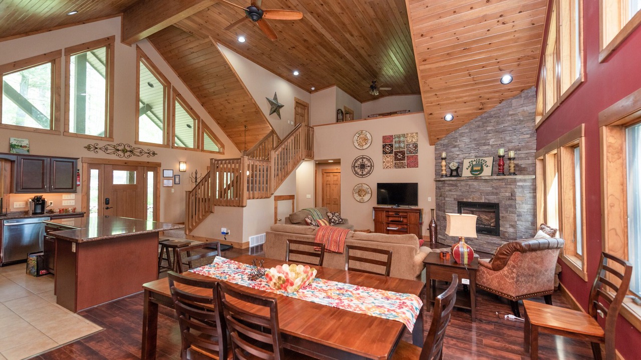 Photo of Livingroom in North Glade Hills