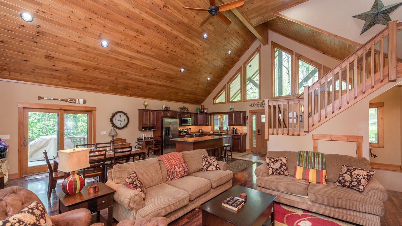 Photo of Livingroom in North Glade Hills