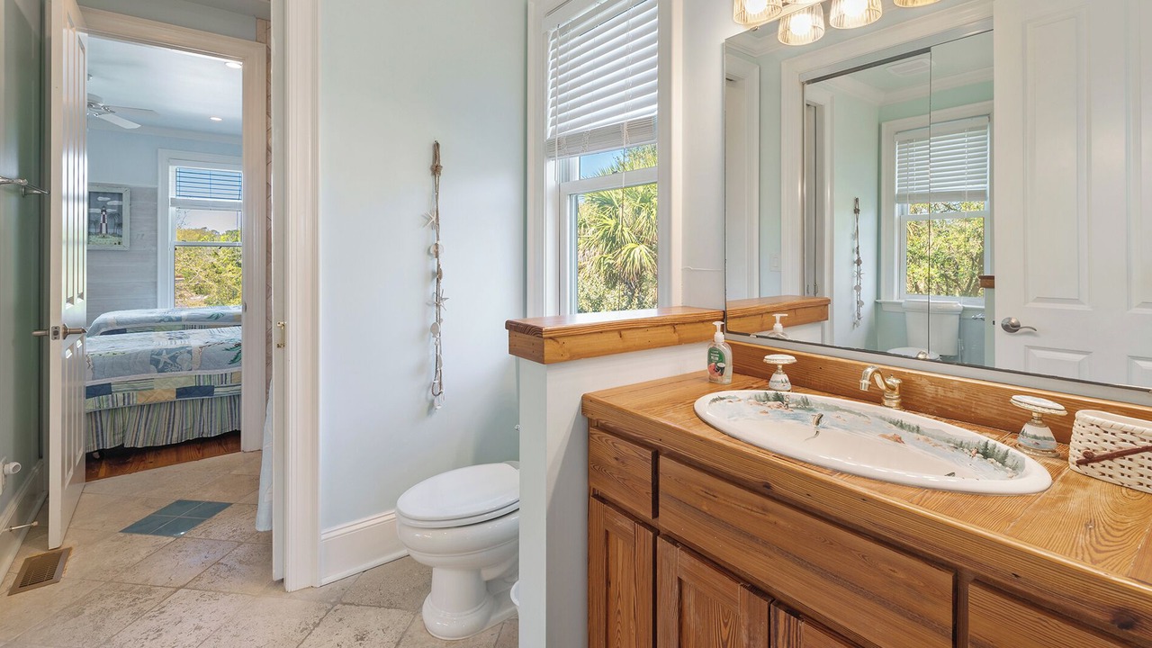 Photo of Bathroom in Debordieu Colony