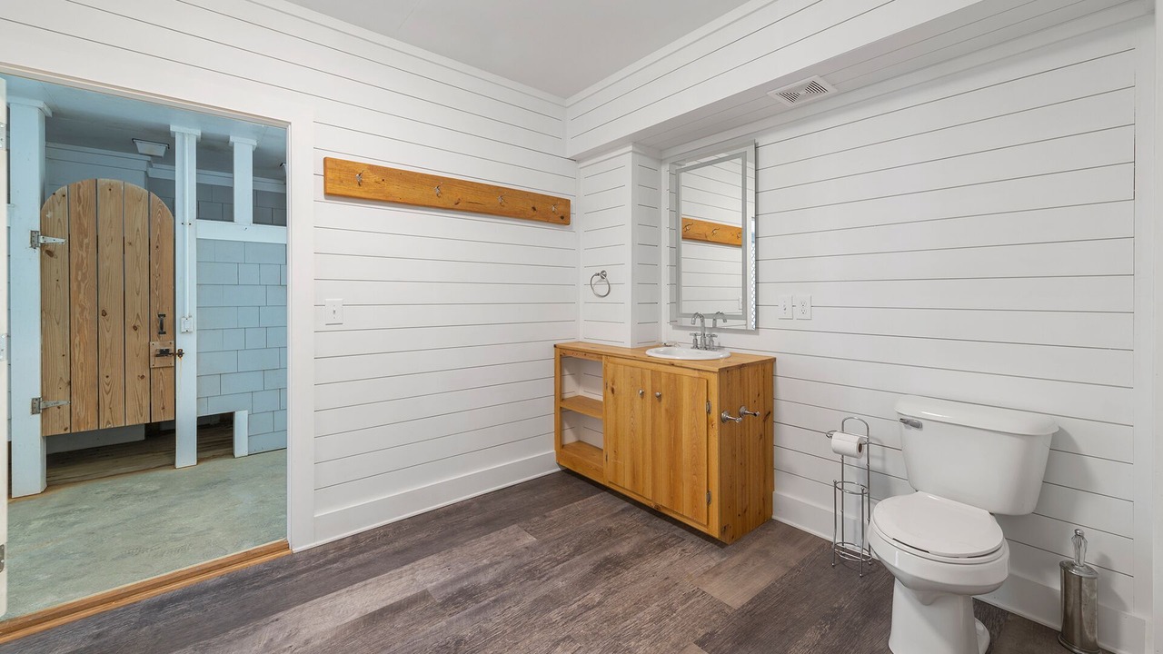 Photo of Bathroom in Debordieu Colony