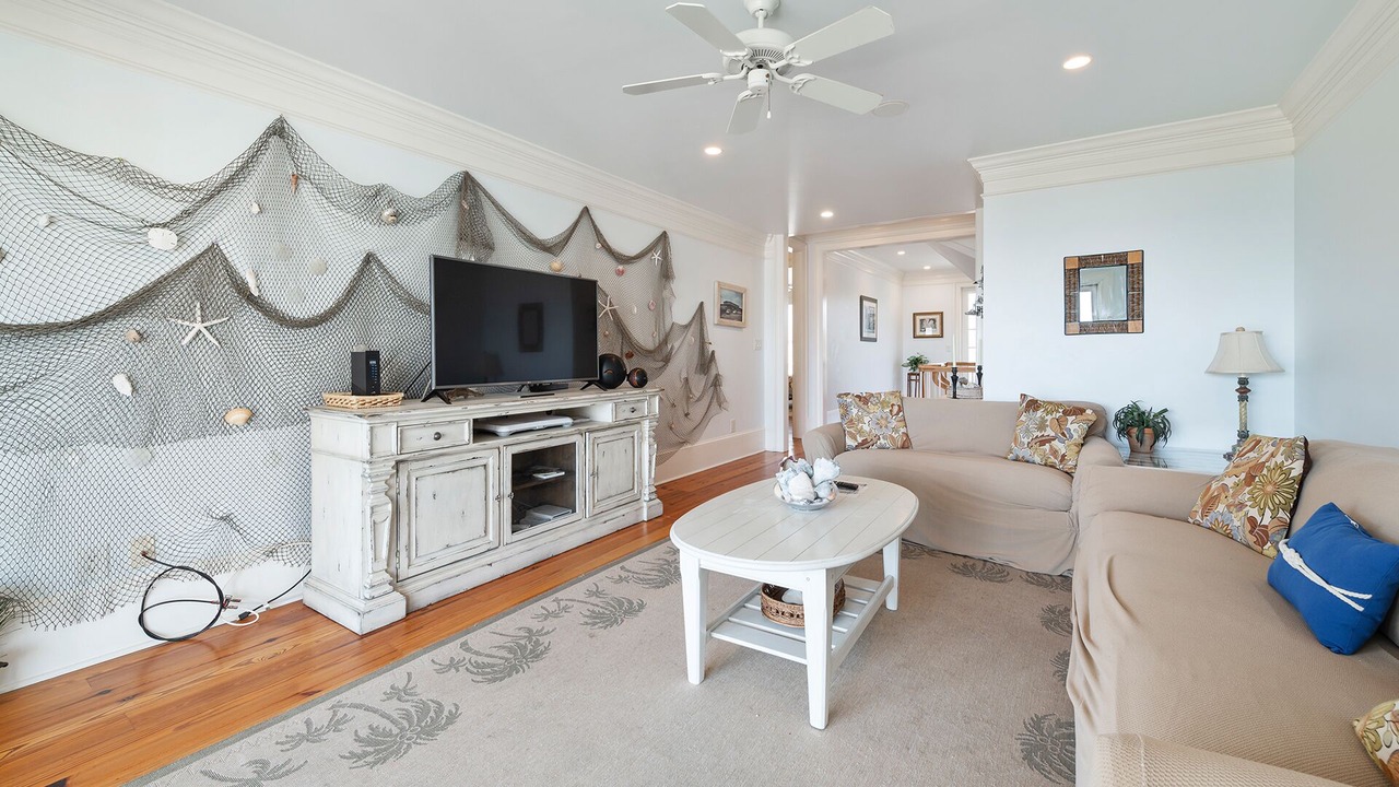 Photo of Livingroom in Debordieu Colony