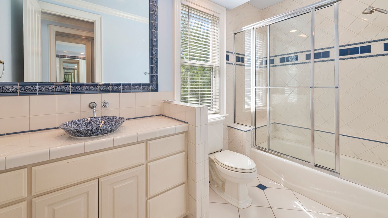 Photo of Bathroom in Debordieu Colony