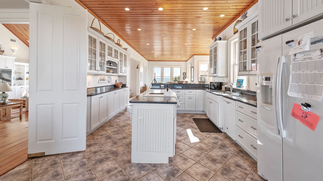 Photo of Kitchen in Debordieu Colony