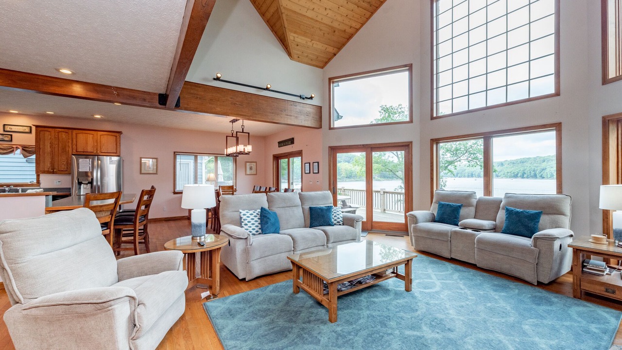 Photo of Livingroom in McHenry