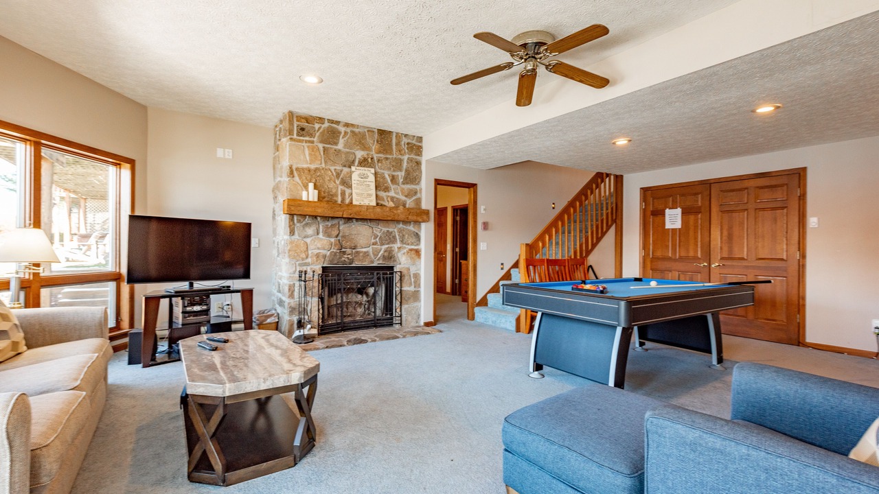 Photo of Livingroom in McHenry