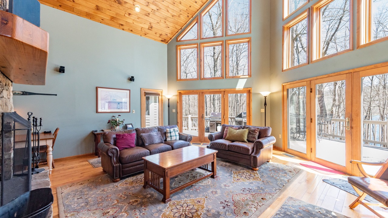 Photo of Livingroom in McHenry