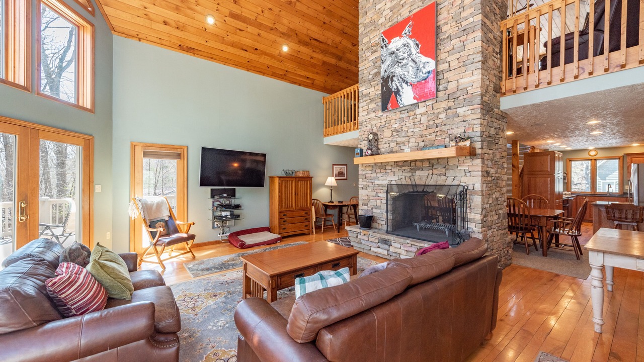 Photo of Livingroom in McHenry