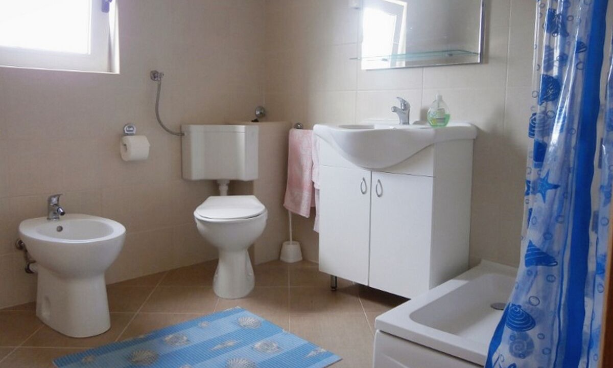 Photo of Bathroom in Tkon