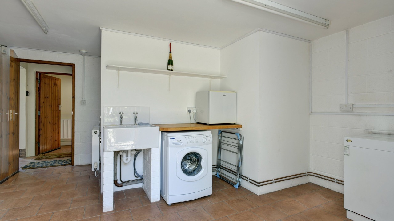 Photo of Others in Wootton Courtenay