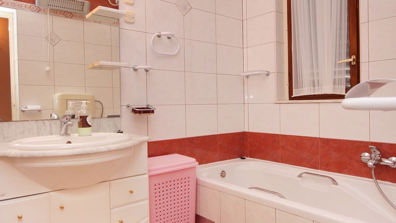 Photo of Bathroom in Blato