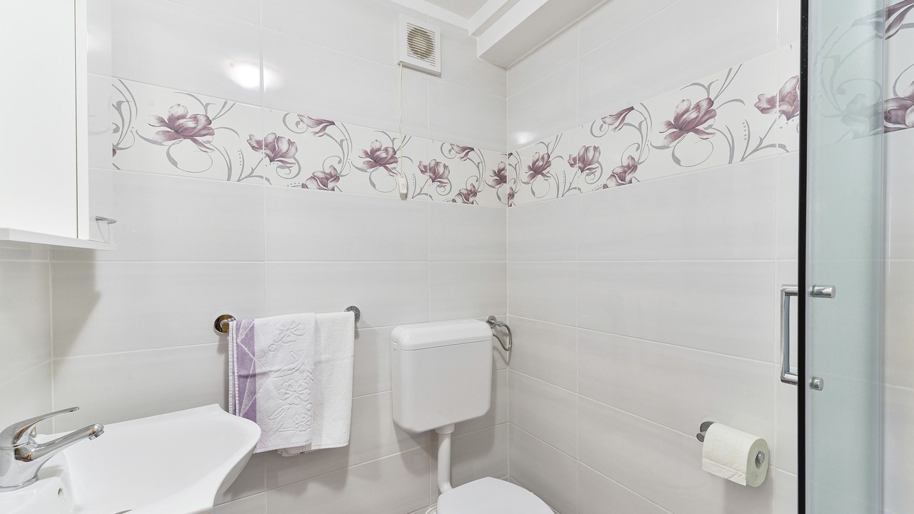 Photo of Bathroom in Tkon