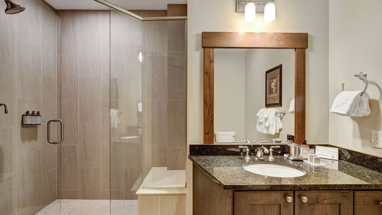 Photo of Bathroom in Peak 8