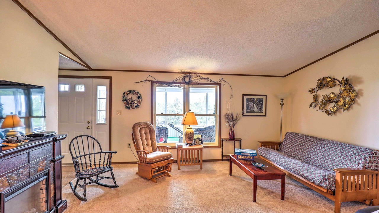 Photo of Livingroom in Town of Milo