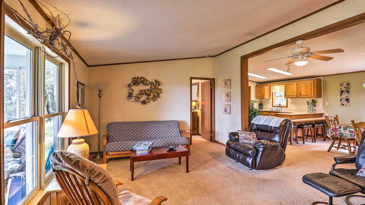 Photo of Livingroom in Town of Milo