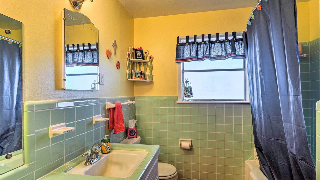Photo of Bathroom in Tow