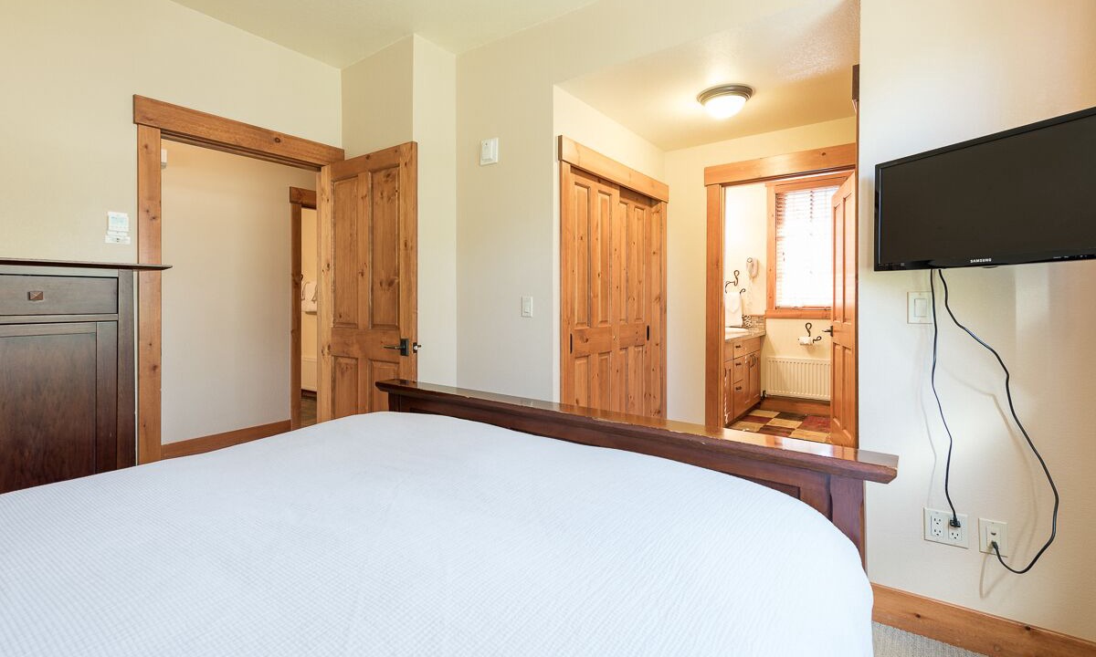Photo of Bedroom in Crooked Pines