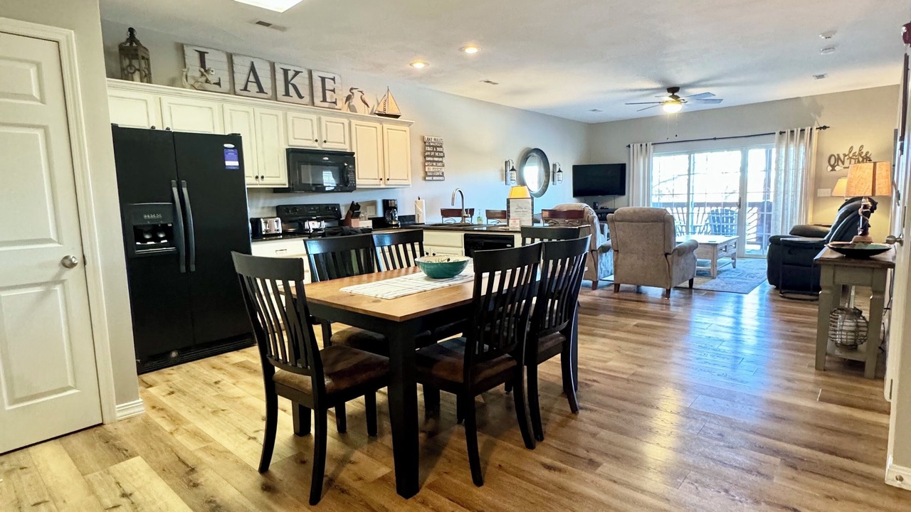 Photo of Others in Hollister