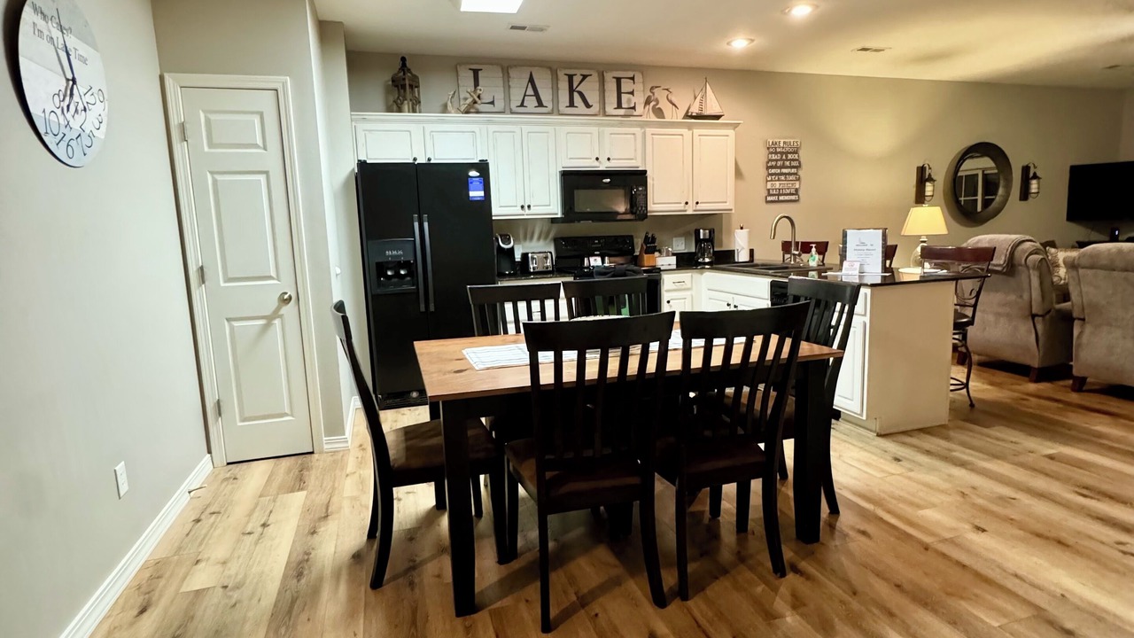 Photo of Others in Hollister