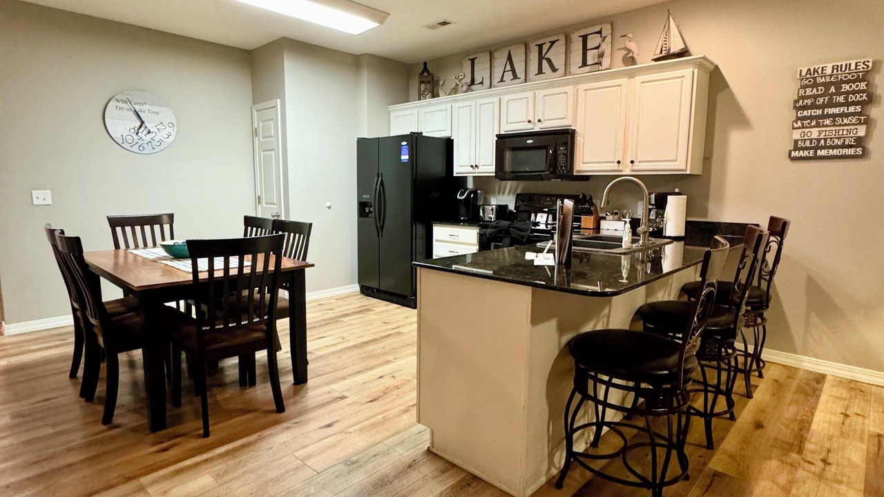 Photo of Others in Hollister