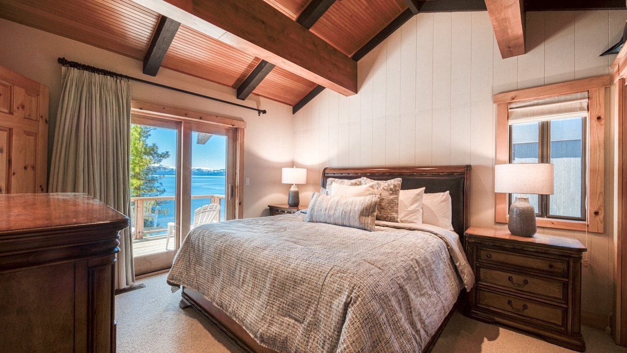 Photo of Bedroom in Lake Forest