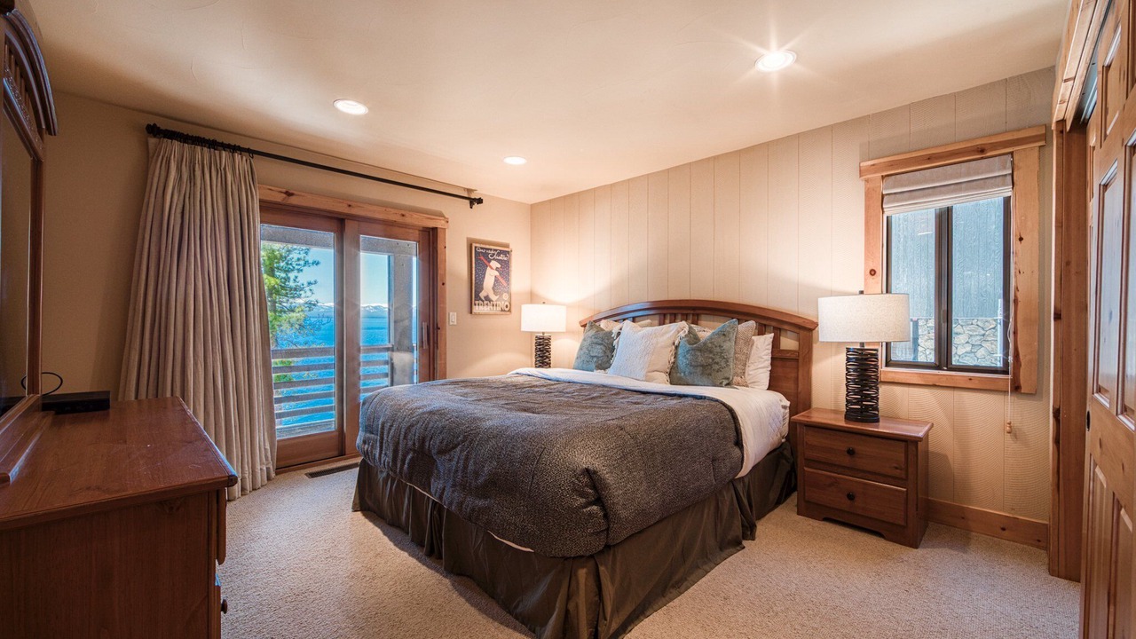 Photo of Bedroom in Lake Forest