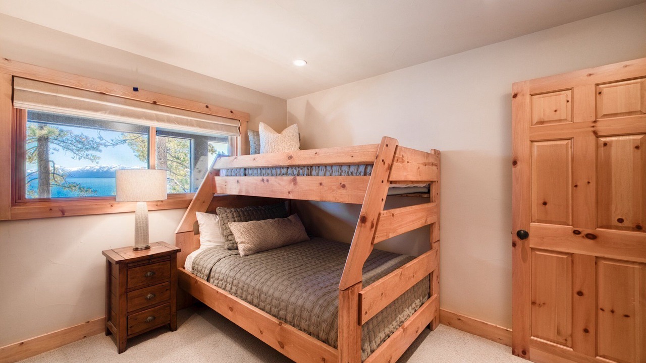 Photo of Bedroom in Lake Forest