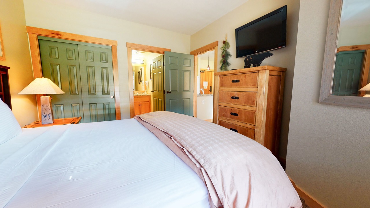 Photo of Bedroom in Mammoth Lakes