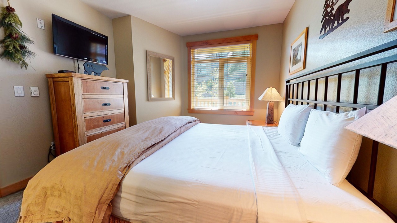 Photo of Bedroom in Mammoth Lakes