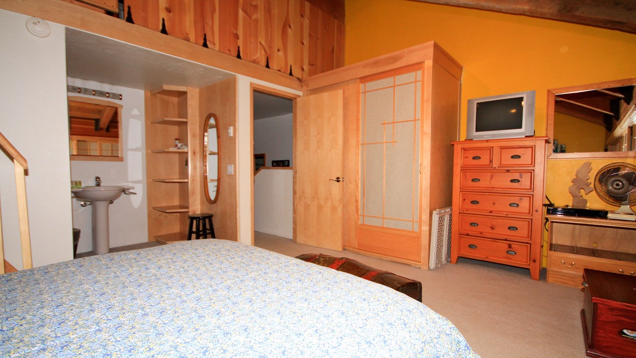 Photo of Bedroom in Mammoth Lakes