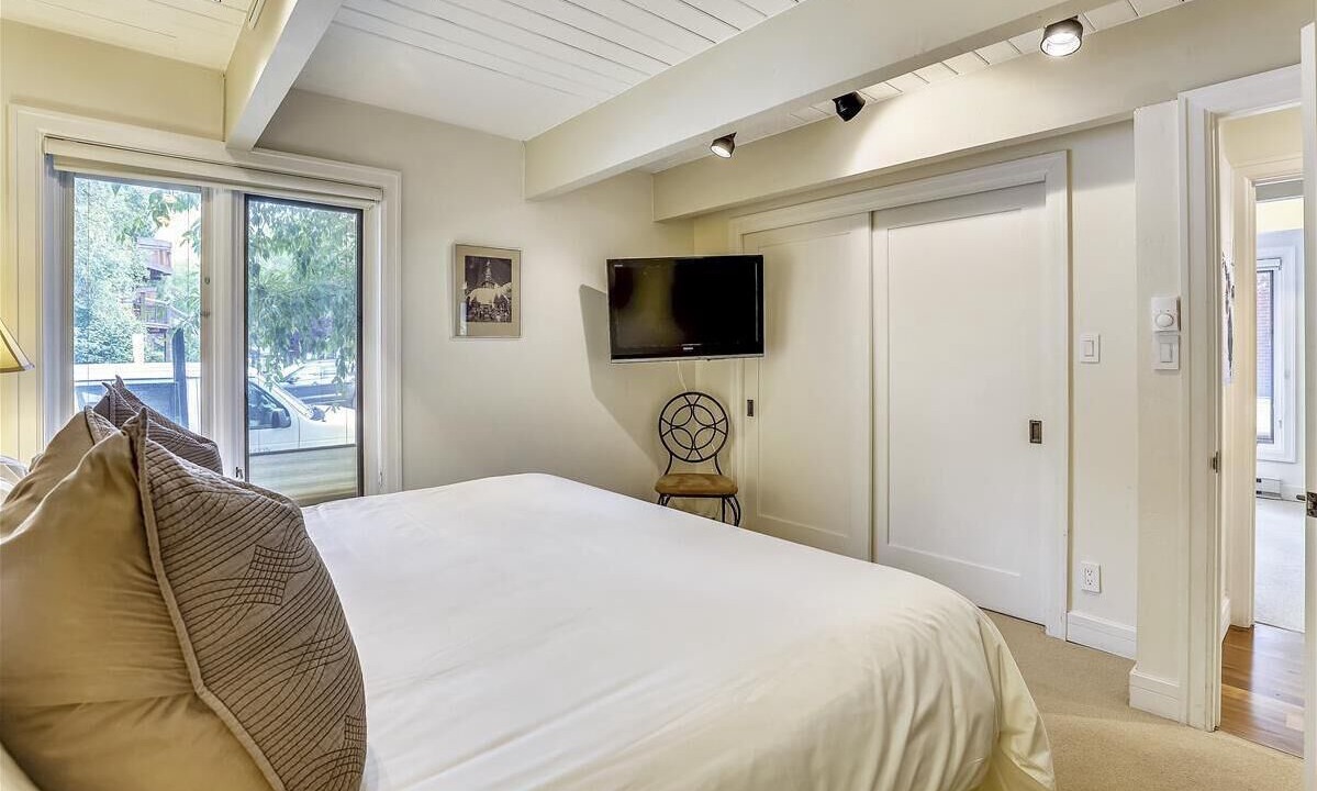 Photo of Bedroom in Downtown
