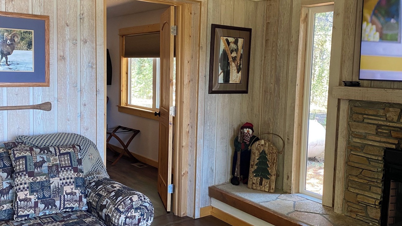 Photo of Livingroom in West Yellowstone