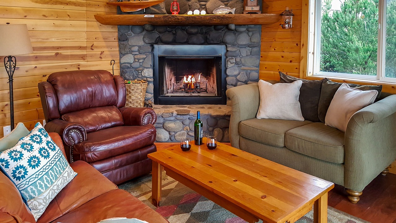 Photo of Livingroom in Happy Camp Hideaway