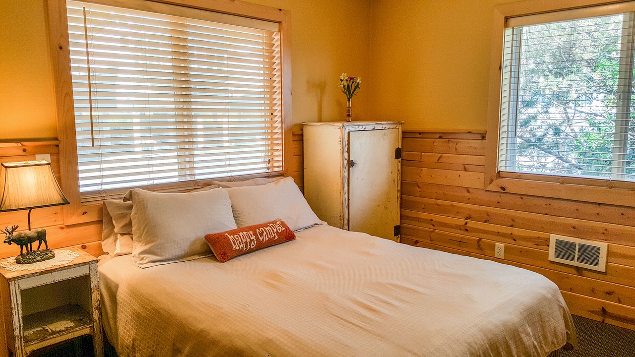 Photo of Bedroom in Happy Camp Hideaway