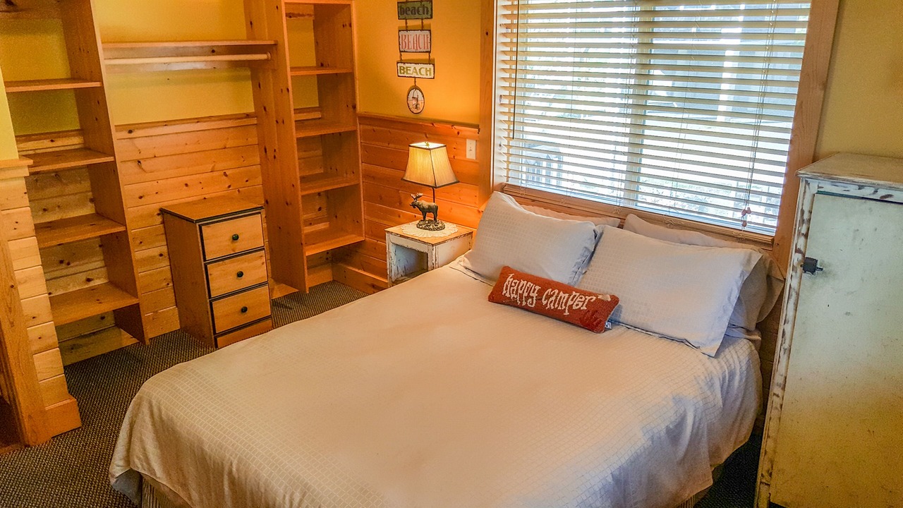 Photo of Bedroom in Happy Camp Hideaway