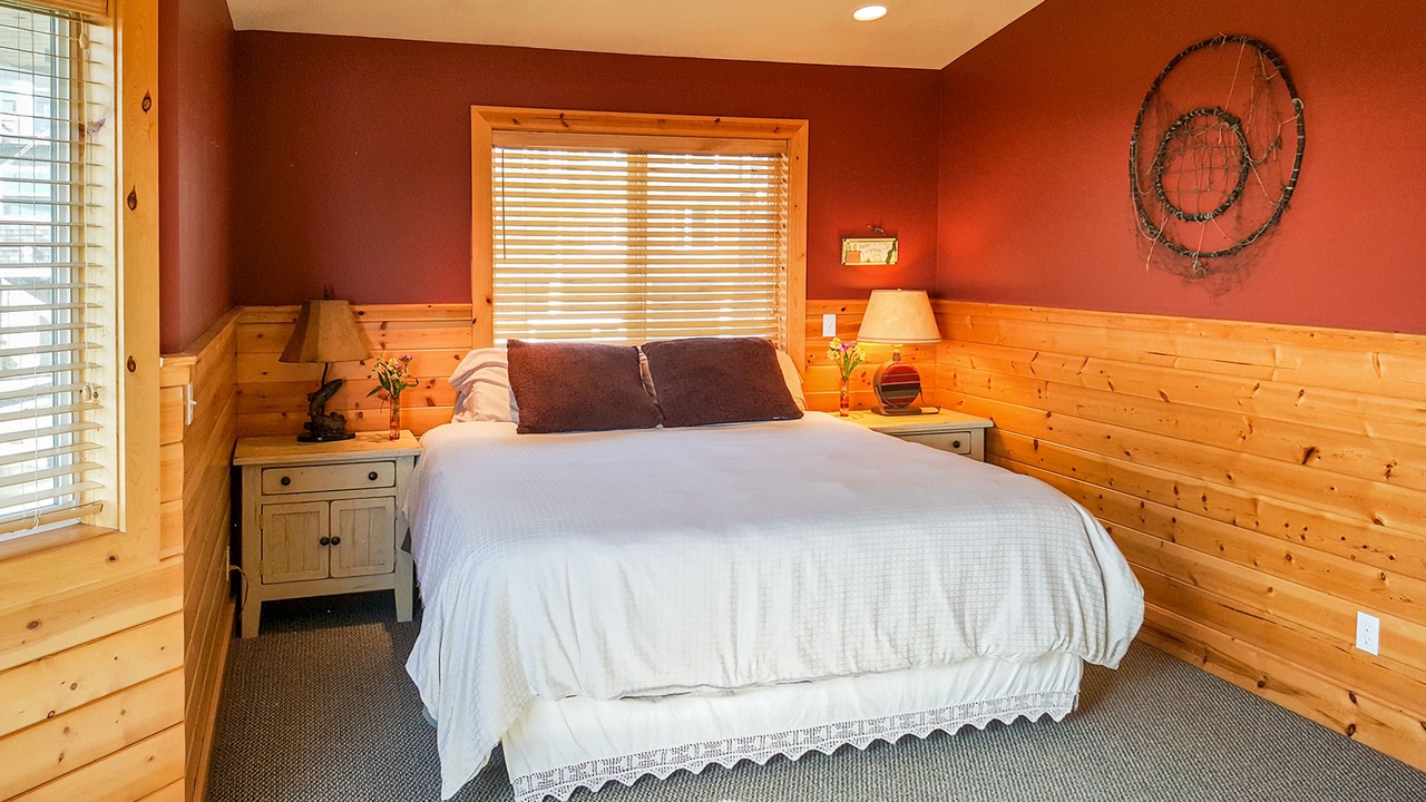 Photo of Bedroom in Happy Camp Hideaway
