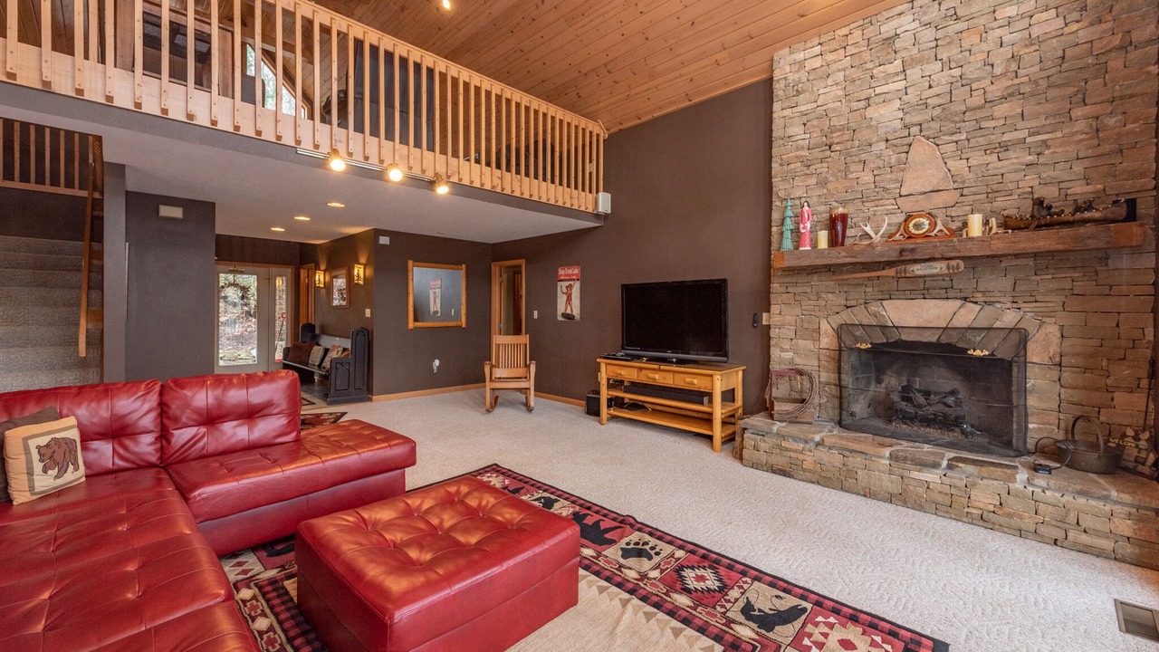 Photo of Livingroom in McHenry