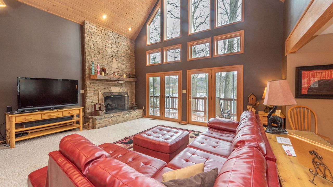 Photo of Livingroom in McHenry