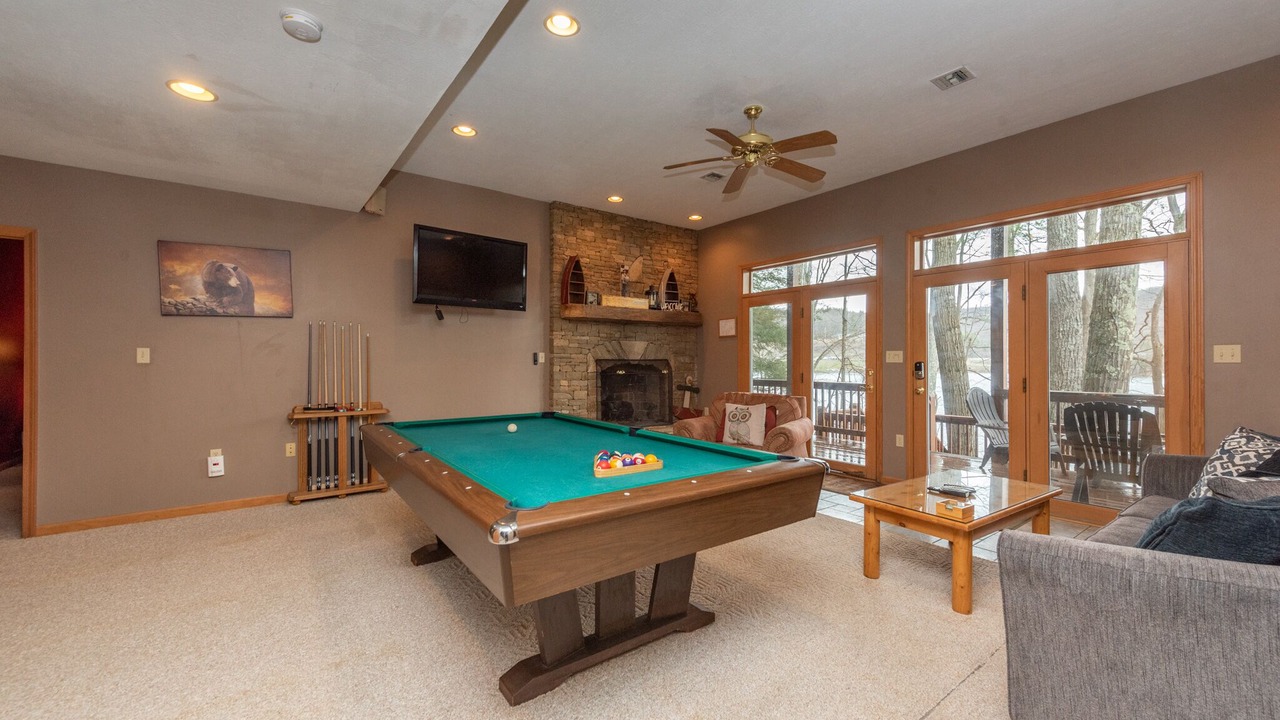 Photo of Livingroom in McHenry