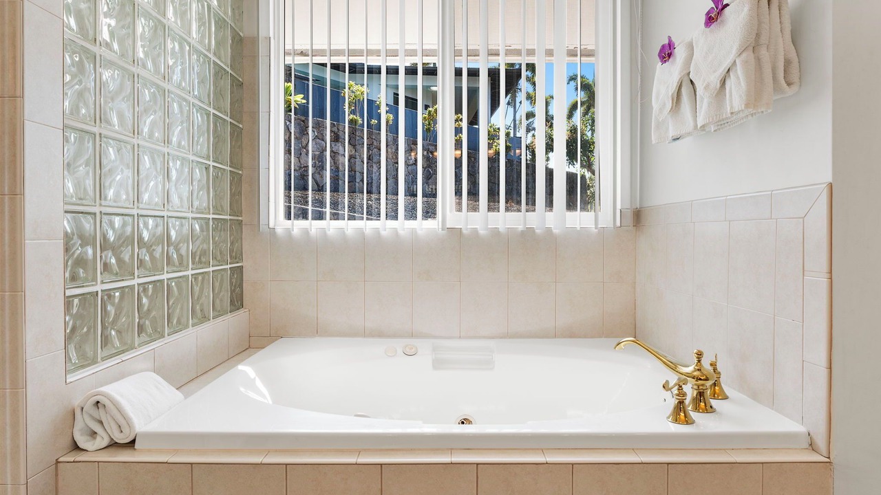 Photo of Bathroom in Kahaluu-Keauhou