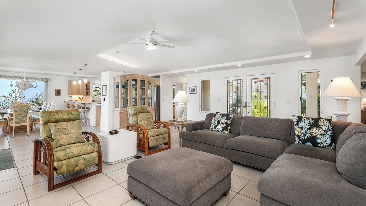 Photo of Livingroom in Kahaluu-Keauhou